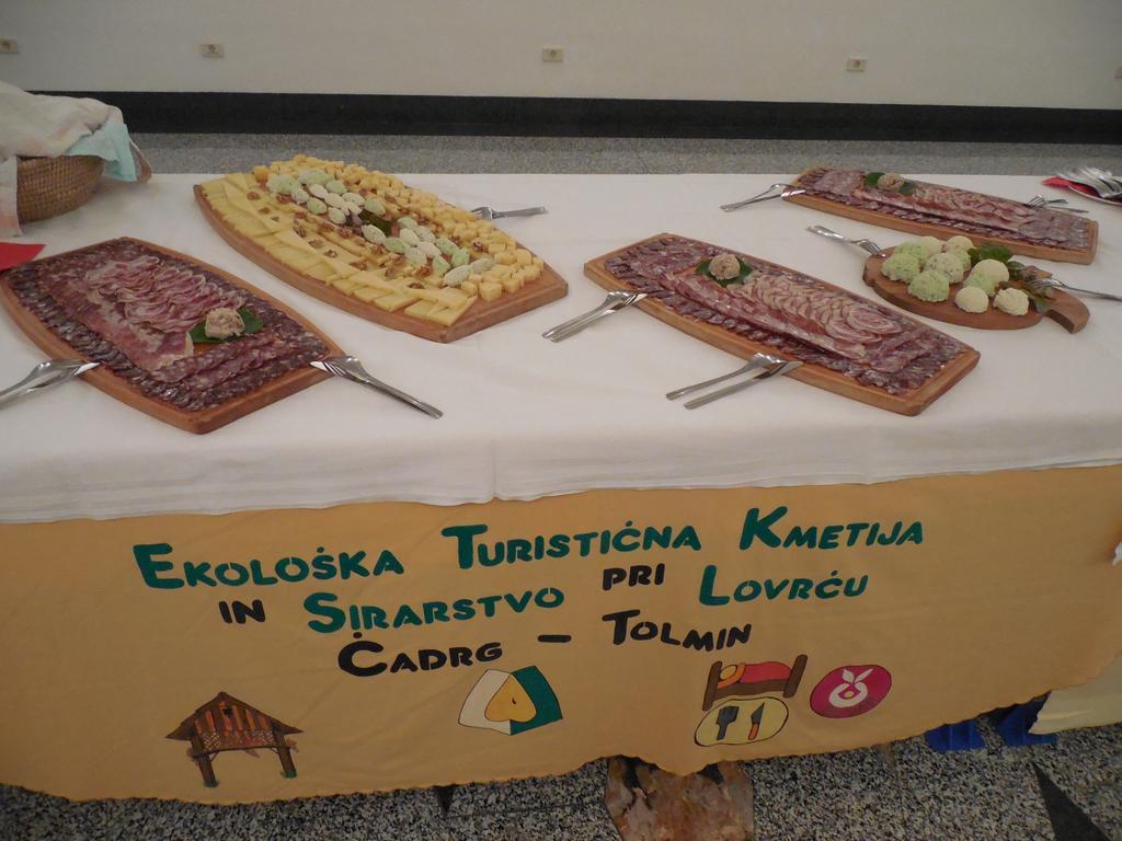 Ekoloska Turisticna Kmetija Pri Lovrcu Tolmin Esterno foto
